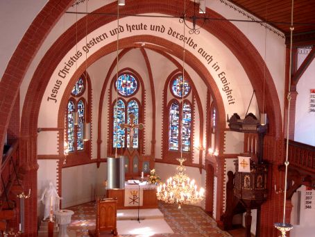 Bild vom Chorraum der Christus-Kirche